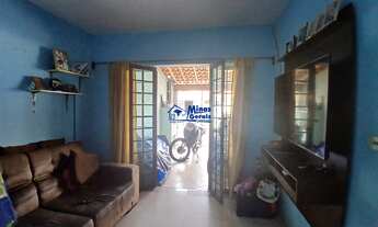 Imagem 1: Casa com Salão Comercial à Venda - Ótima Localização e 3 Vagas Cobertas