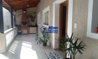 Imagem: Casa à Venda - 2 Dorm, Próxima a Comércios