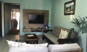 Imagem: 5 dormitórios, 3 banheiro, 2 vagas na garagem