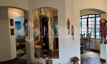 Imagem: CASA COM ARQUITERURA DIFERENCIADA