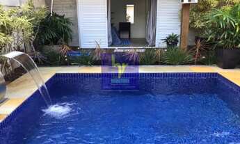 Imagem 2: Casa à venda em Juquehy, São Sebastião-SP: 4 quartos, 4 suítes, piscina e a poucos passos