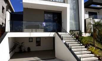 Imagem: CASA À VENDA COM 4 QUARTOS SENDO 3 SUÍTES