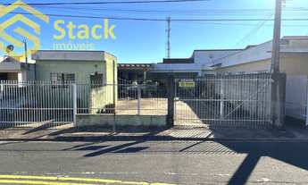 Imagem: Pequeno galpão construido no fundo do terreno