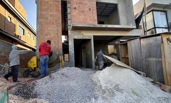 Imagem: CASA À VENDA COM 3 QUARTOS - CONDOMÍNIO