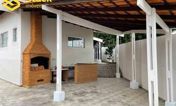 Imagem 4: Casa térrea recém-reformada, contendo 4 suítes, sala ampla para vários ambientes, localiza