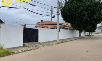 Imagem: Casa térrea recém-reformada, contendo