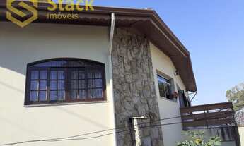 Imagem 2: CASA À VENDA contendo 3 dormitórios, sendo 1 suite, 233 m² de área construída, localizada