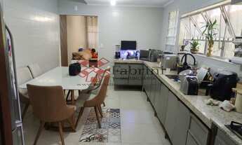 Imagem: 3 dormitórios, 1 suítes, 2 banheiro, 2