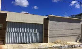 Imagem 2: Venda de casa em Lagoa Nova, com 4 quartos, sendo dois suítes, em ótima localização