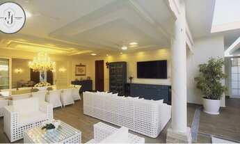 Imagem: Casa duplex de luxo com piscina e espaço