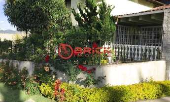 Imagem 2: Linda casa linear com 3 quartos sendo 1 suíte em condomínio no Golfe