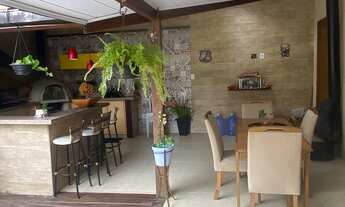 Imagem 2: Casa com 3 suítes dentro de condomínio no Comary - Teresópolis/RJ