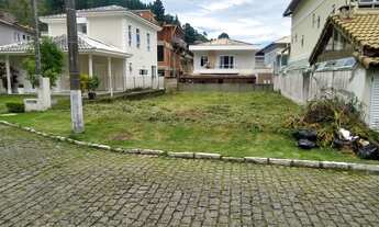 Imagem: Terreno plano com 298 m² dentro de condomínio