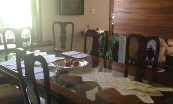 Imagem 5: Linda casa, espaçosa, térrea, só desce para a garagem e lavanderia. Lindo jardim com vária