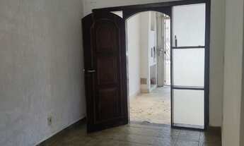 Imagem 3: Localizada em rua estratégica do bairro, tranquila, com acessos as principais vias. Próxim