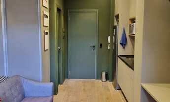 Imagem 6: Condomínio Edição Jardins Studio com pé direito duplo. Possui móveis embutidos da Idelli