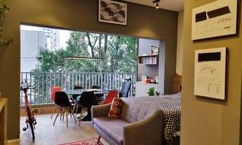 Imagem 4: Condomínio Edição Jardins Studio com pé direito duplo. Possui móveis embutidos da Idelli