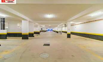 Imagem 6: VISTA PANORAMICA AO LADO DA LINHA AMARELA DO METRO COM PISO EM LAMINADO, ARMARIOS, LUSTR