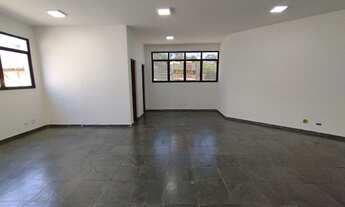Imagem 5: Sala espaçosa com 58 mts, reformada com 2 banheiros e 2 vagas. Bem localizada. Agenda uma