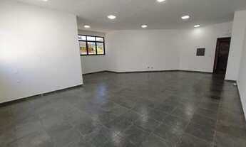 Imagem 6: Sala espaçosa com 58 mts, reformada com 2 banheiros e 2 vagas. Bem localizada. Agenda uma