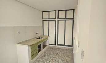 Imagem 5: Casa de fundos recém reformada, 1 dormitório, sala, cozinha e 1 banheiro. Agende uma visit