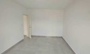 Imagem 2: Casa de fundos recém reformada, 1 dormitório, sala, cozinha e 1 banheiro. Agende uma visit