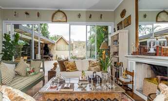 Imagem: SOBRADO EM REGIAO NOBRE AMPLO - FINO ACABAMENTO