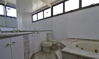 Imagem 7: Duplex todo em mármore, com excelente localização em frente à entrada da escola americana