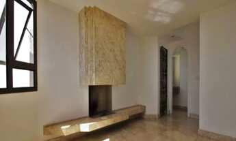 Imagem 6: Duplex todo em mármore, com excelente localização em frente à entrada da escola americana