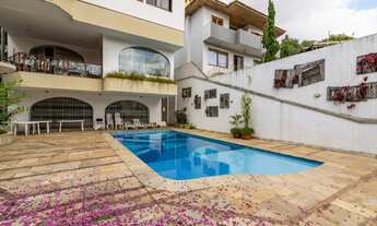 Imagem 3: Casa na Cidade Jardim, com 750 mts de construção, com vários ambientes, piscina, churrasqu