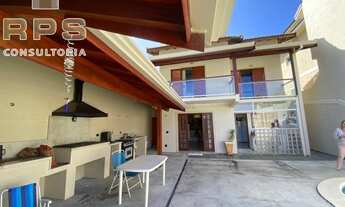 Imagem 5: Casa com 03 dormitórios sendo 01 suite com varanda .Com vista para Pedra Grande . Salas de