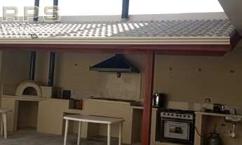 Imagem 6: Casa com 03 dormitórios sendo 01 suite com varanda .Com vista para Pedra Grande . Salas de