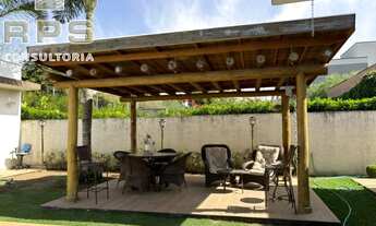 Imagem 6: Casa térrea no Condomínio Shambala 2 com 3 suítes, sala de estar e lareira, cozinha integr