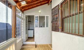 Imagem 6: Casa no Jardim Santa Bárbara com 05 dormitórios Sala ampla Cozinha com armários planeja