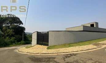 Imagem 6: Casa térrea à venda no bairro Belvedere, próximo ao centro de Atibaia, 3 quartos sendo tod