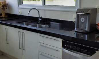 Imagem 5: Casa no condomínio Água Verde em Atibaia, 4 suítes sendo 1 delas com closet e banheira hid