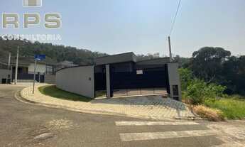 Imagem 7: Casa térrea à venda no bairro Belvedere, próximo ao centro de Atibaia, 3 quartos sendo tod