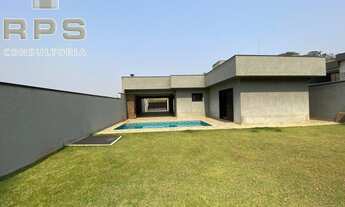 Imagem 4: Casa térrea à venda no bairro Belvedere, próximo ao centro de Atibaia, 3 quartos sendo tod