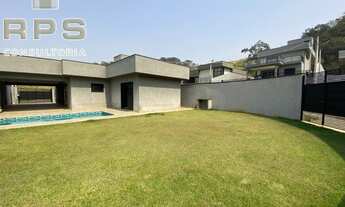 Imagem 5: Casa térrea à venda no bairro Belvedere, próximo ao centro de Atibaia, 3 quartos sendo tod