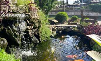 Imagem 3: Com um total de 04 suítes magníficas, sala de estar e sala de jantar espaçosas, uma cozinh