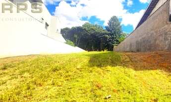 Imagem 4: Terreno à venda no Condomínio Figueira Garden em Atibaia, topografia excelente, fundo para