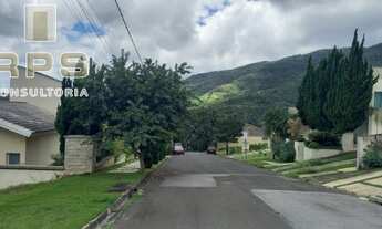 Imagem 2: Oportunidade! Terreno no Condomínio Água Verde com leve declive, porém vista maravilhosa e
