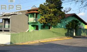 Imagem 2: Casa alto padrão no centro de Jarinu, 3 dormitórios sendo uma suíte com banheira e varanda