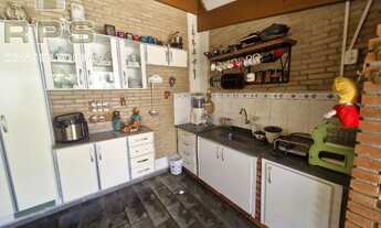 Imagem 4: Sobrado com piscina e 2 suítes, sendo uma na parte térrea, pertinho da Geronimo de Camargo