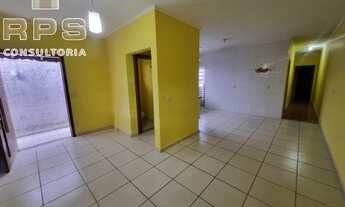 Imagem 4: Casa térrea com 2 dormitórios, vagas de garagem cobertas, cozinha espaçosa com armários no