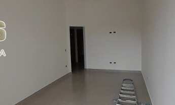 Imagem 4: Imóvel com 03 Dormitórios sendo uma suíte; Casa Térrea Sala com pé direito alto; 02 Banhei