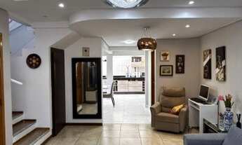 Imagem 3: Sobrado em condomínio Village perto do Palavra da vida com 3 dormitórios, quintal e ampla