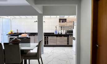 Imagem 7: Sobrado em condomínio Village perto do Palavra da vida com 3 dormitórios, quintal e ampla