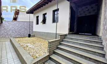 Imagem 2: Casa para locação no centro de Atibaia, em rua tranquila e estratégica, repleta de armário