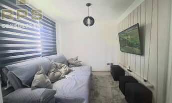 Imagem 3: Casa assobradada com 2 suítes sendo uma com closet e ar condicionado, quintal gramado, lav